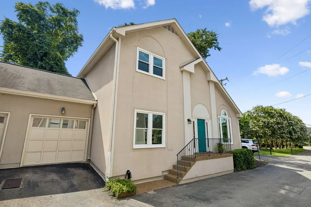 101 Bonnie Briar Lane Nashville TN 37212