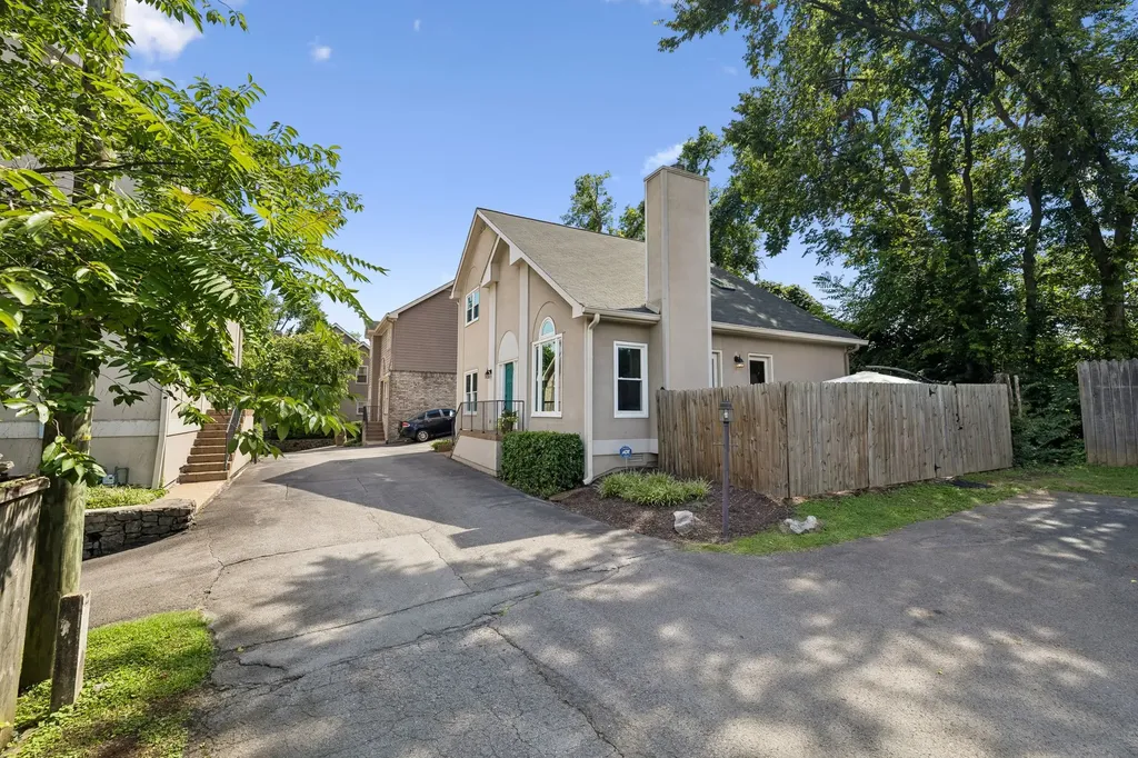 101 Bonnie Briar Lane Nashville TN 37212