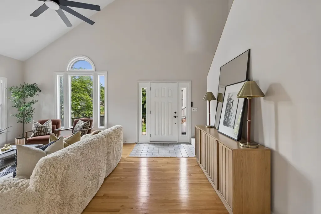 101 Bonnie Briar Lane Nashville TN 37212