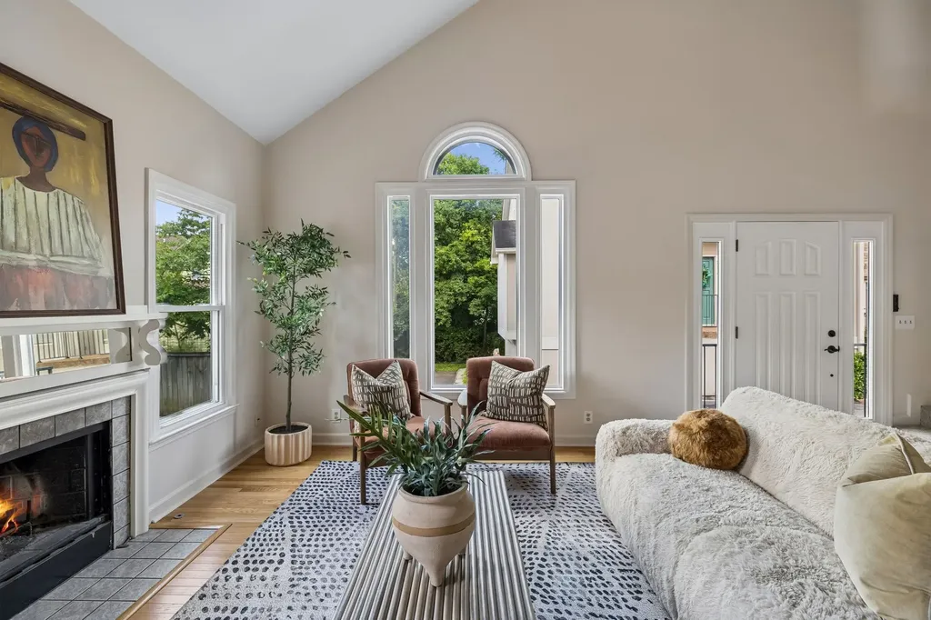 101 Bonnie Briar Lane Nashville TN 37212