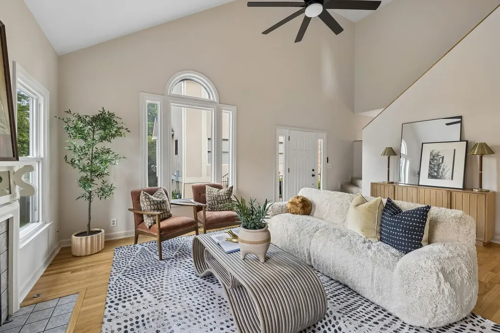 101 Bonnie Briar Lane Nashville TN 37212