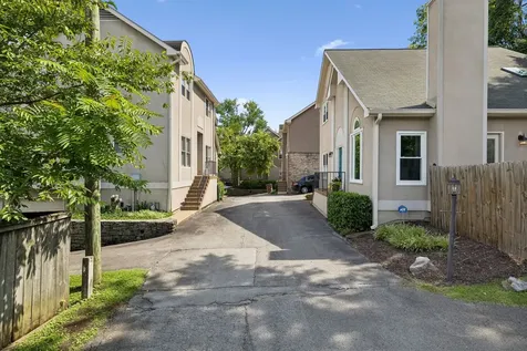101 Bonnie Briar Lane Nashville TN 37212