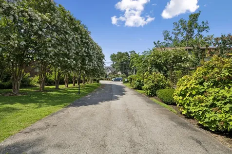101 Bonnie Briar Lane Nashville TN 37212
