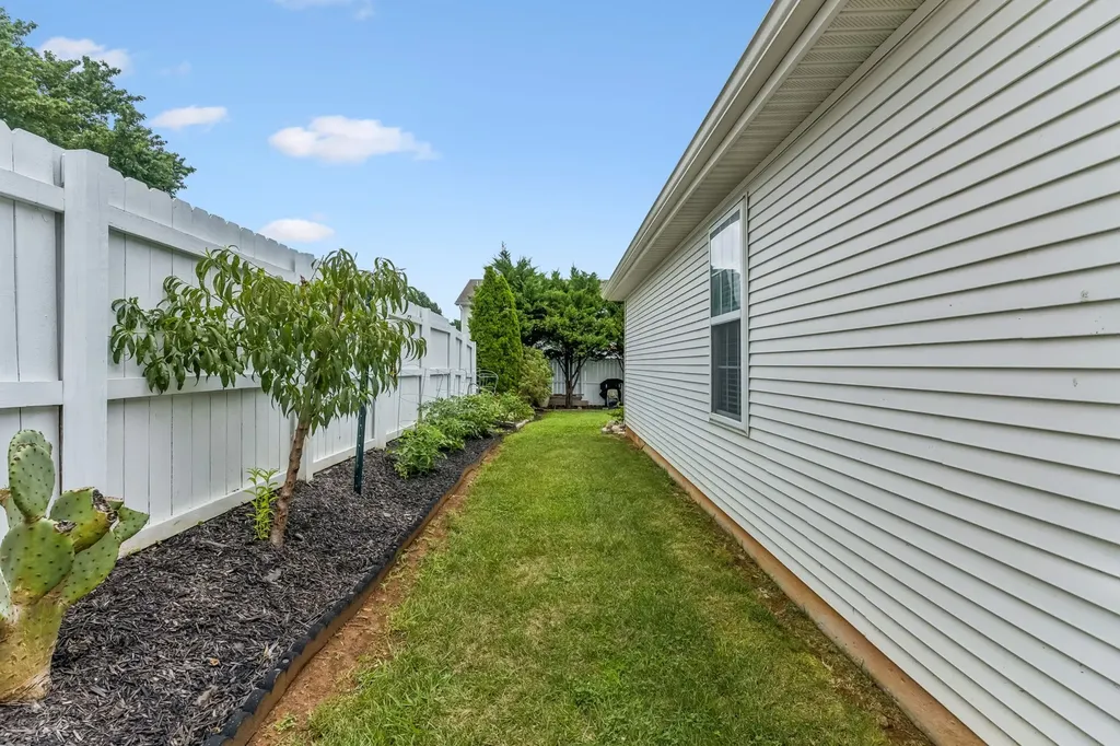 2615 Hawk Eye Court Murfreesboro TN 37128