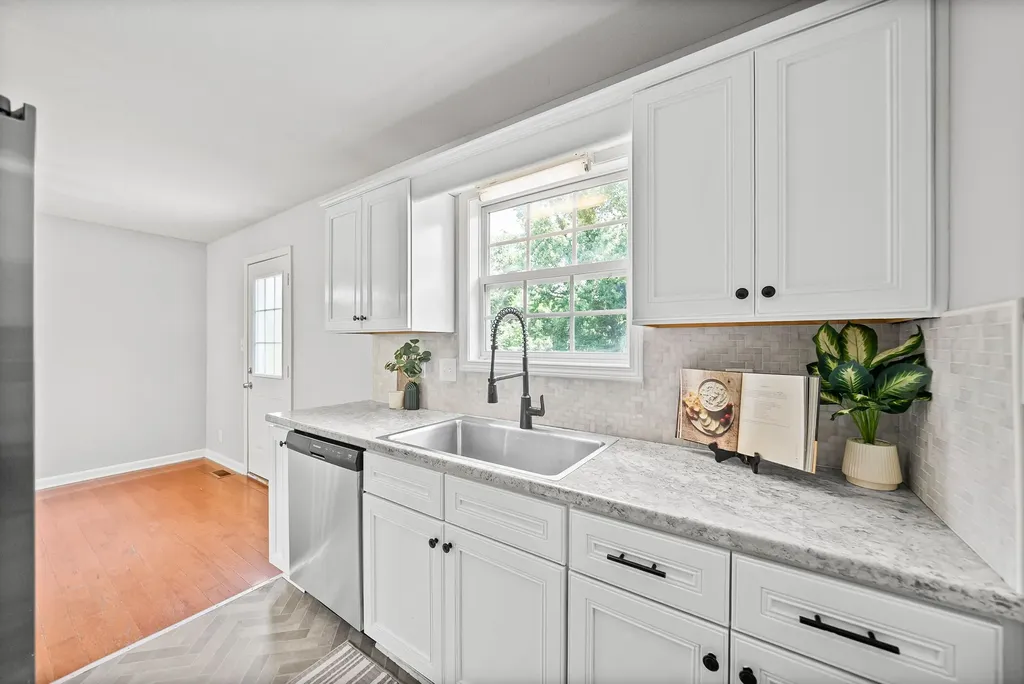 352 Donna Drive Clarksville TN 37042