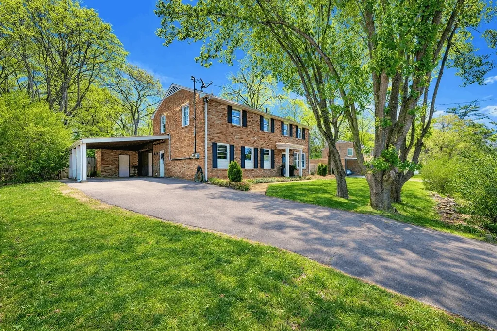 4824 Briarwood Drive Nashville TN 37211