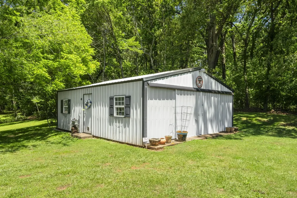 9559 Highway 49, E Orlinda TN 37141