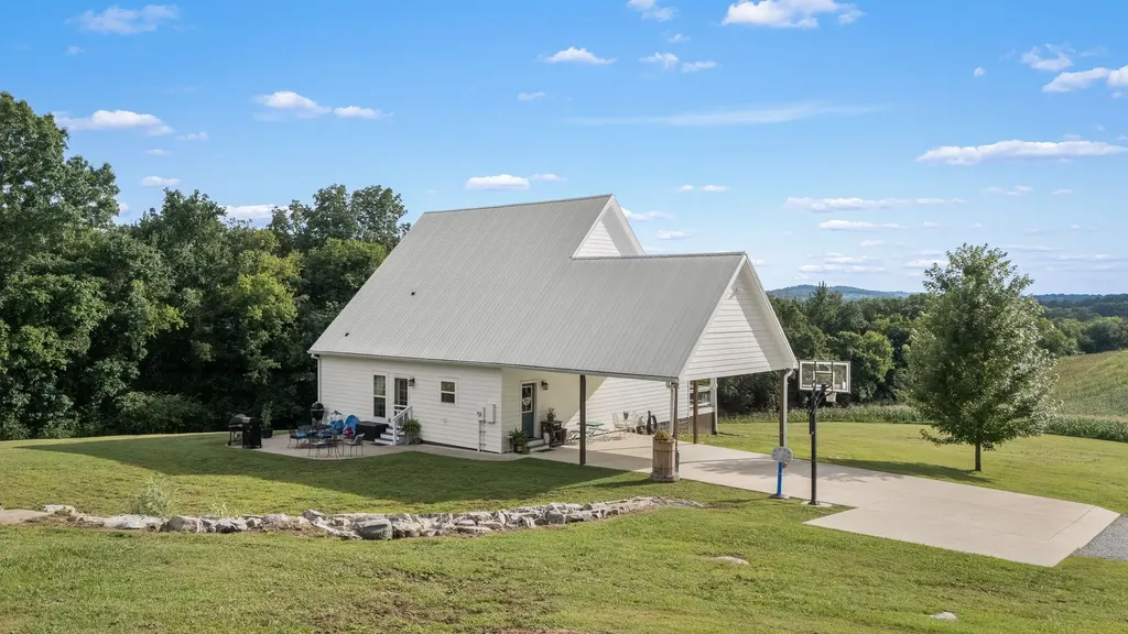 104 Hickerson Road Wartrace TN 37183