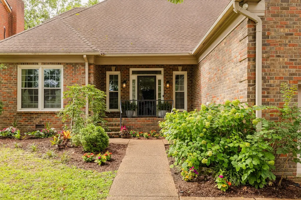 4236 Jamesborough Place Nashville TN 37215