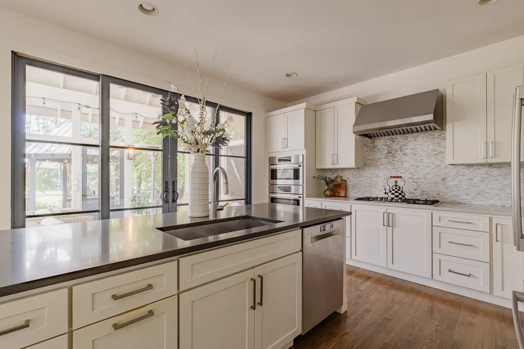 4236 Jamesborough Place Nashville TN 37215