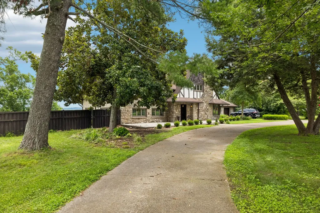 2990 Mcgavock Pike Nashville TN 37214