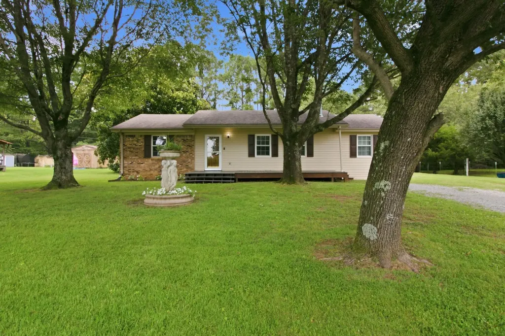 2097 Van Dyke Road Paris TN 38242