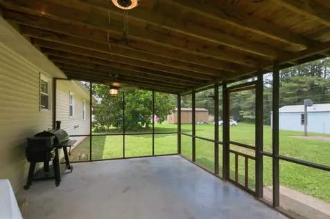 2097 Van Dyke Road Paris TN 38242