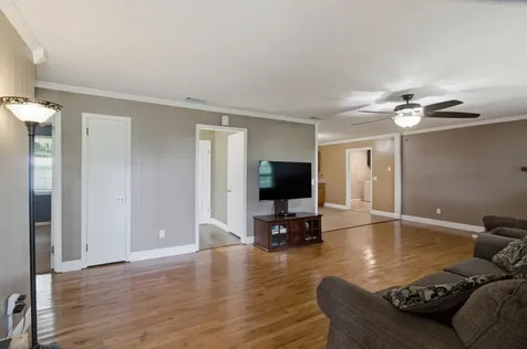 2097 Van Dyke Road Paris TN 38242