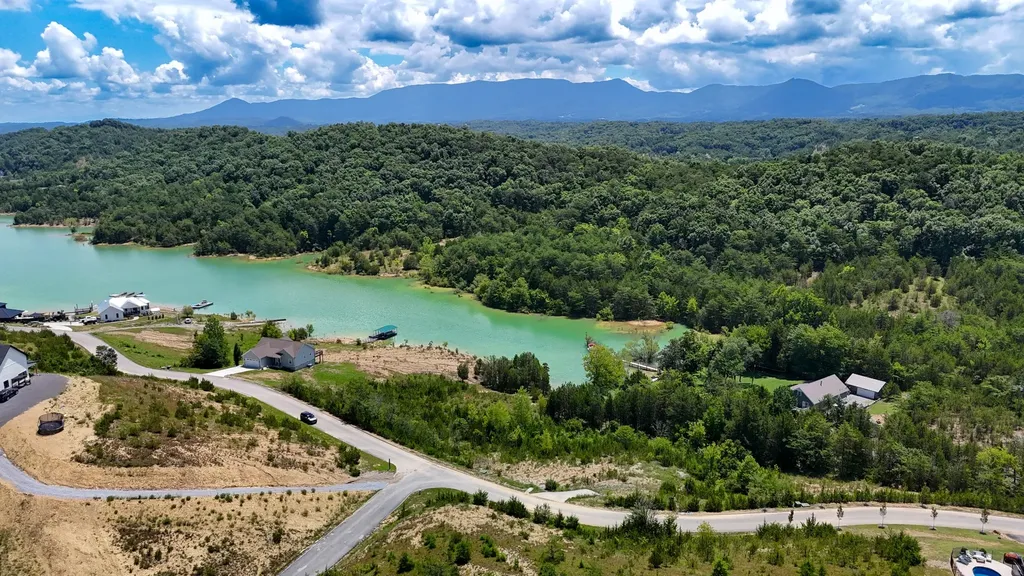 2 Emerald Pointe Boulevard Dandridge TN 37725