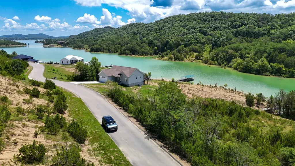 2 Emerald Pointe Boulevard Dandridge TN 37725