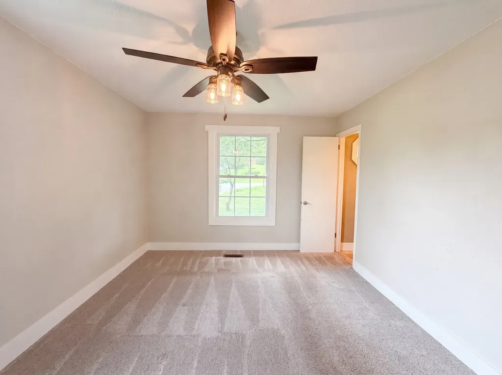102 S Valley Road Hendersonville TN 37075