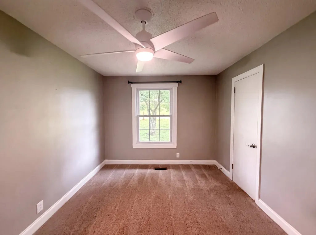 102 S Valley Road Hendersonville TN 37075
