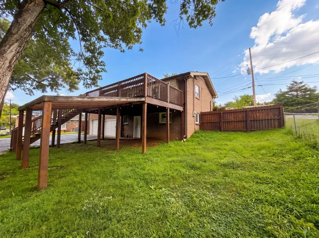 102 S Valley Road Hendersonville TN 37075