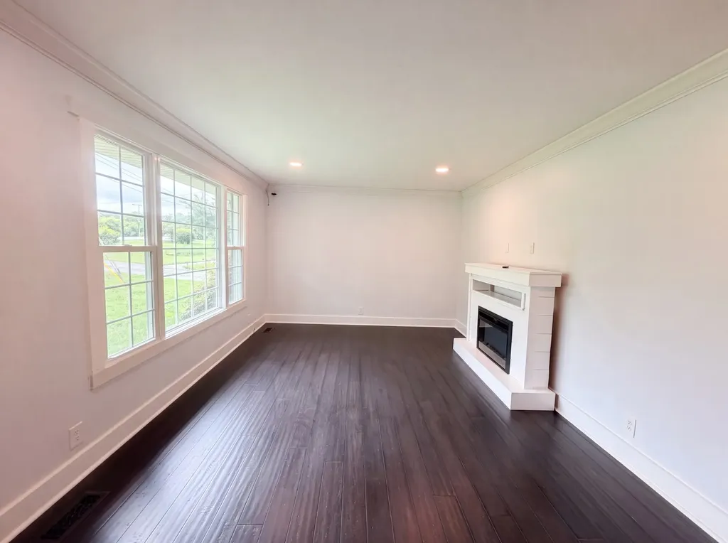 102 S Valley Road Hendersonville TN 37075