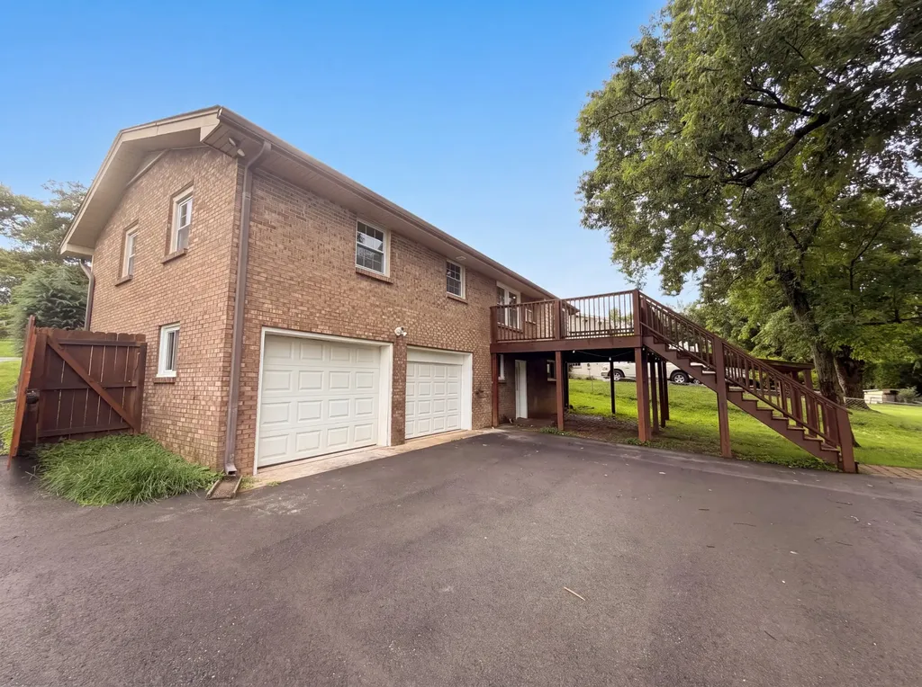 102 S Valley Road Hendersonville TN 37075