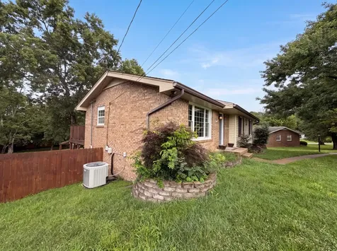 102 S Valley Road Hendersonville TN 37075