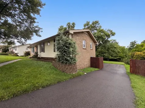 102 S Valley Road Hendersonville TN 37075
