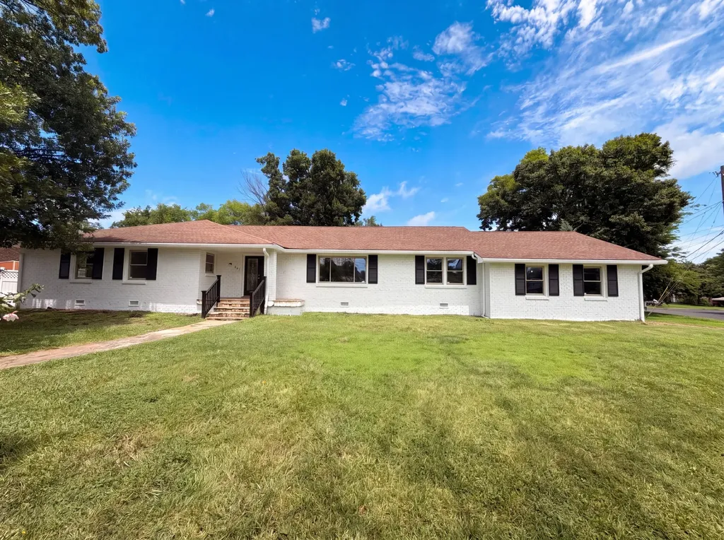 212 Islandia Ct, W Nashville TN 37217