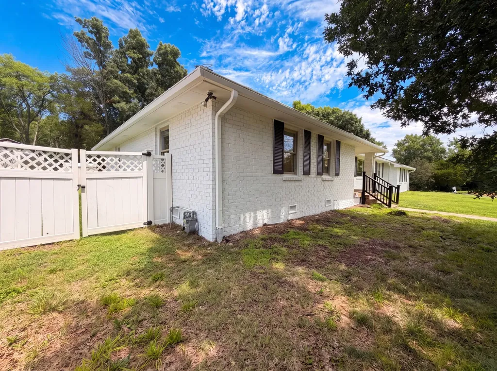 212 Islandia Ct, W Nashville TN 37217