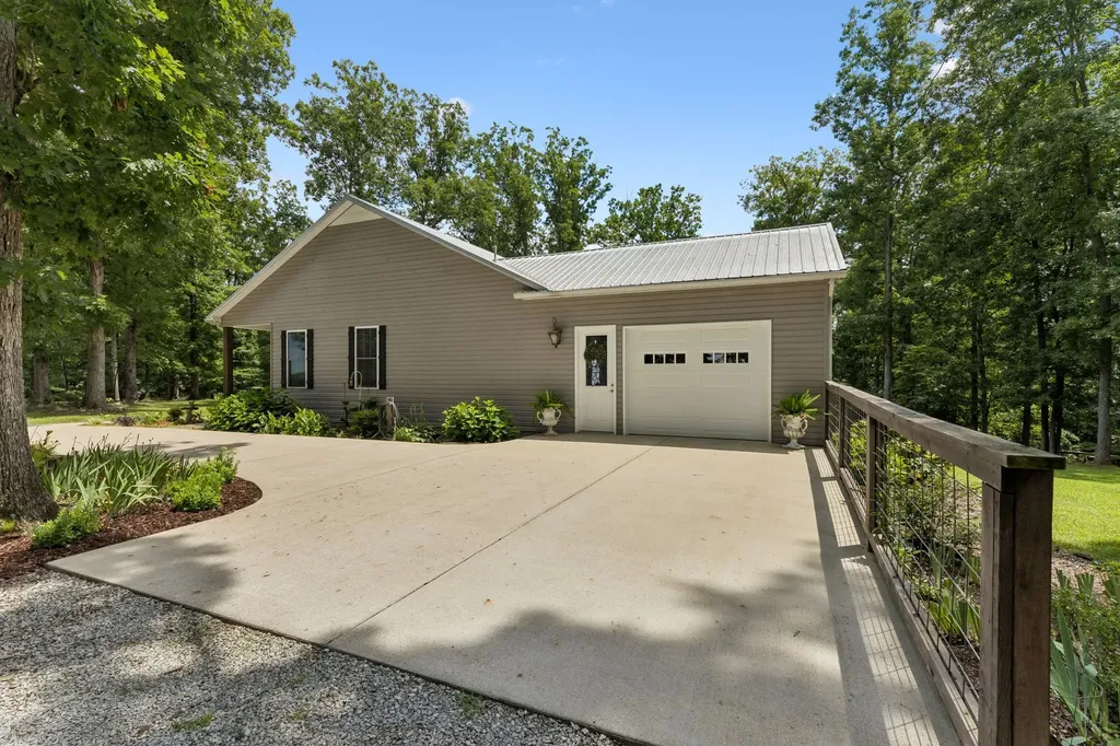 1 Lillie Lane Lawrenceburg TN 38464