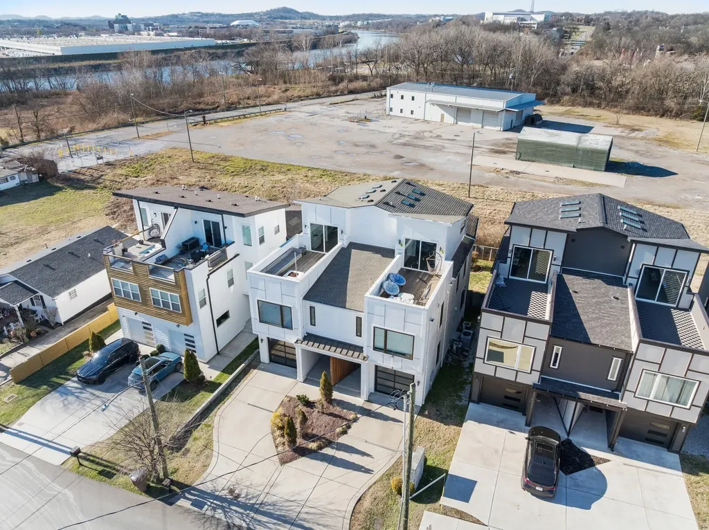 523B Weakley Avenue Nashville TN 37207