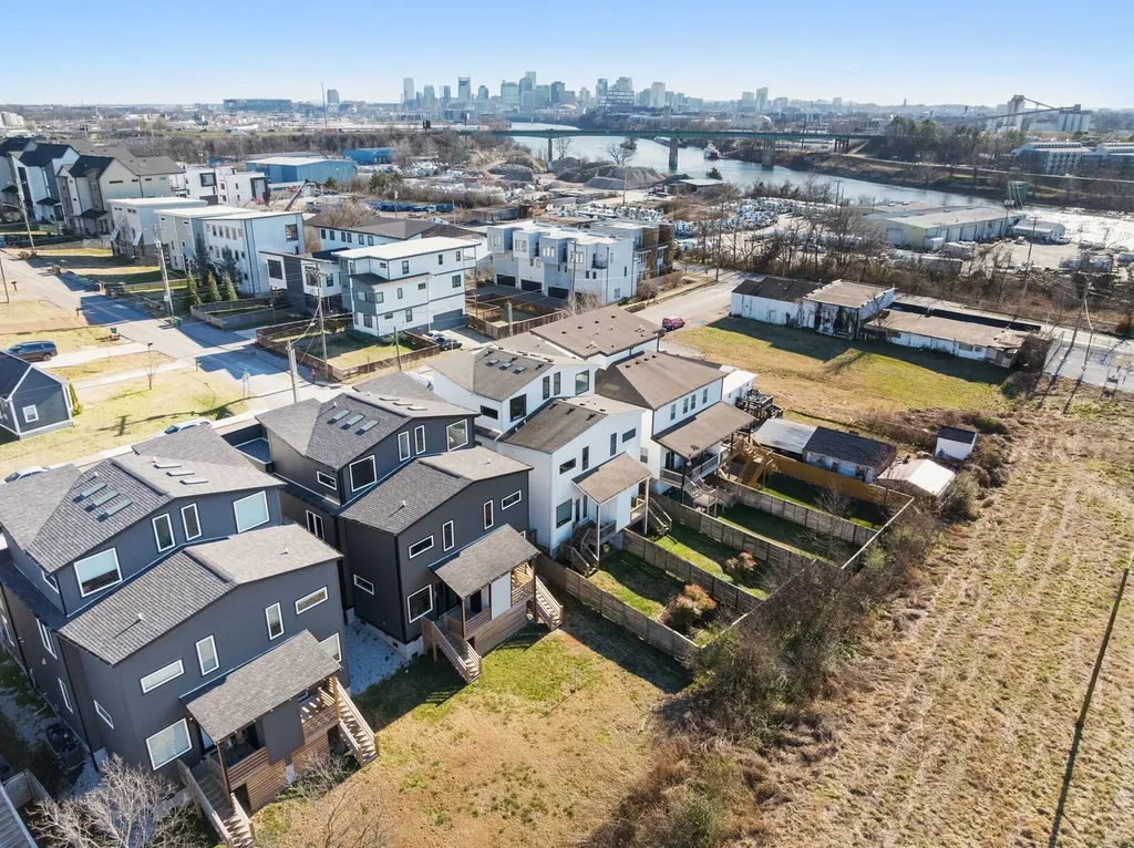 523B Weakley Avenue Nashville TN 37207
