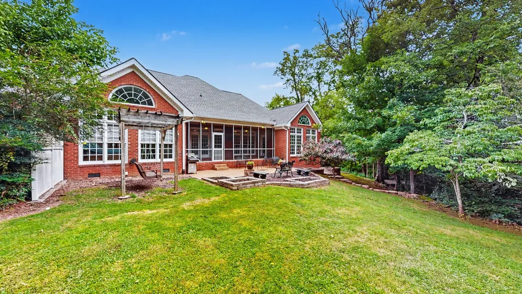 618 Derby Downs Lebanon TN 37087