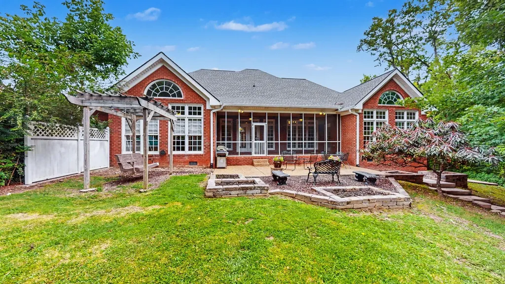 618 Derby Downs Lebanon TN 37087