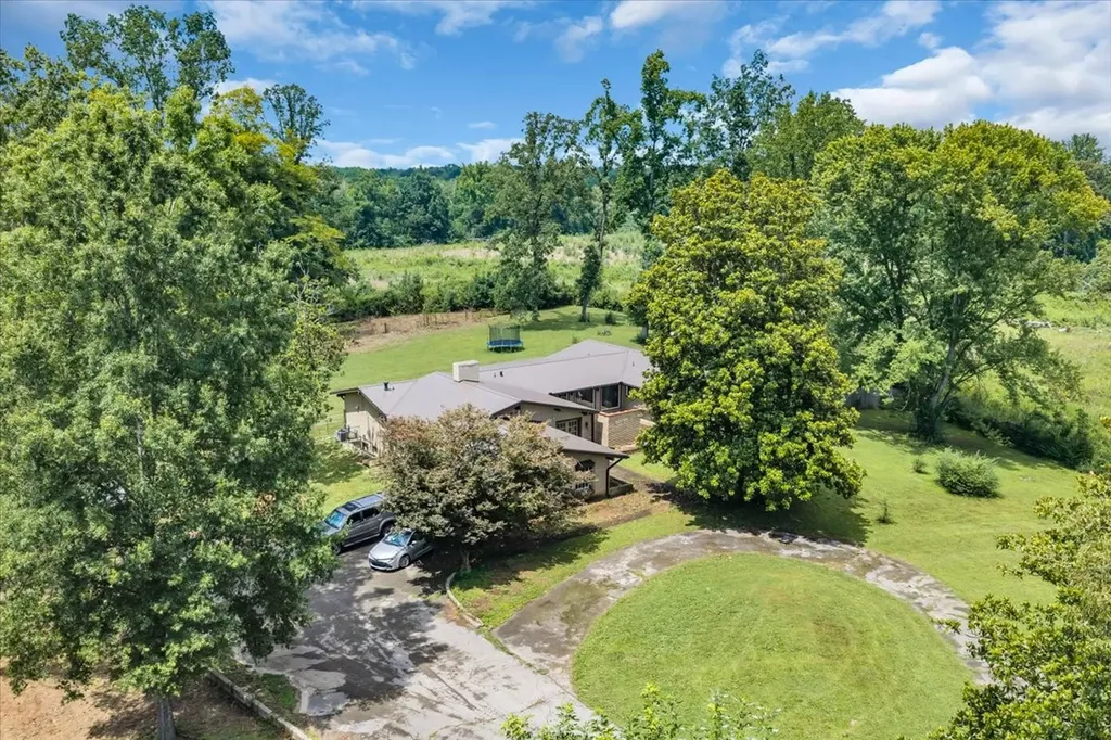 6126 Manchester Highway Morrison TN 37357