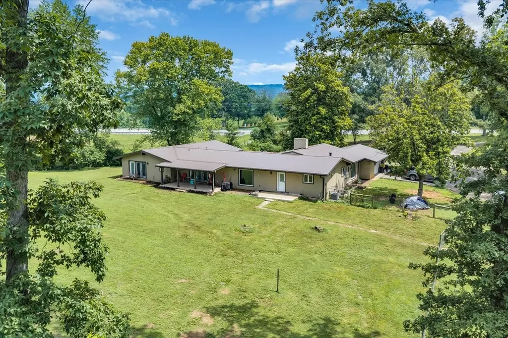 6126 Manchester Highway Morrison TN 37357