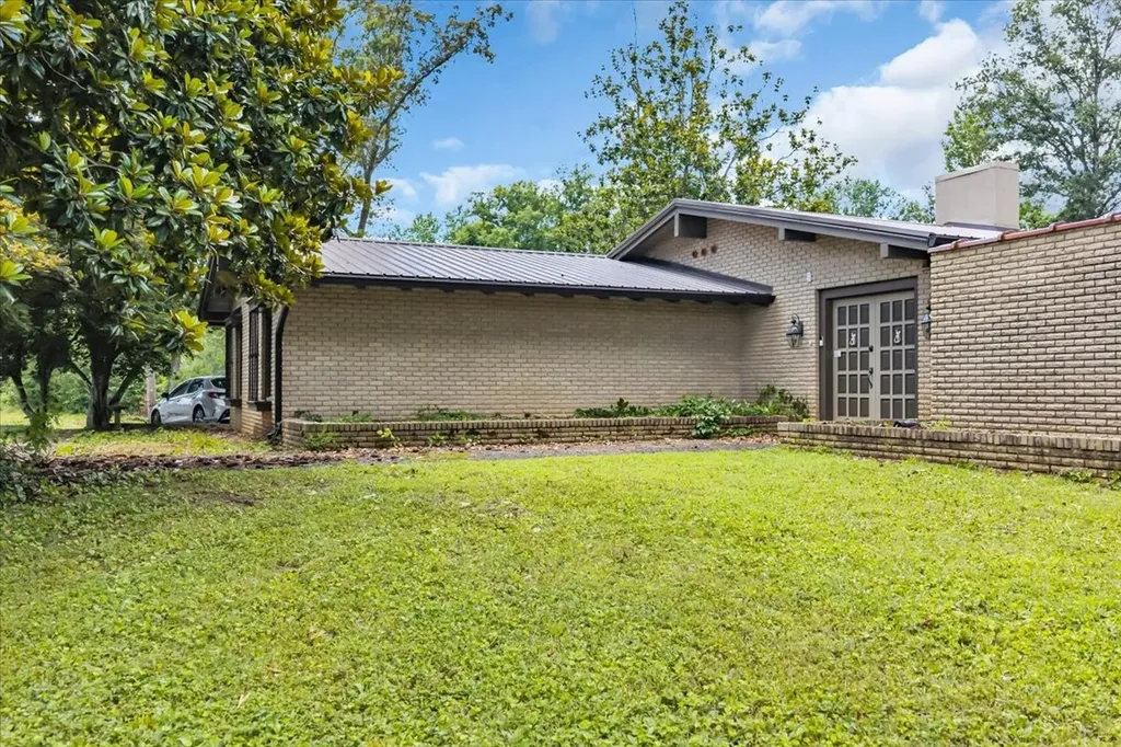 6126 Manchester Highway Morrison TN 37357