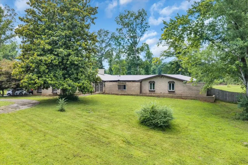 6126 Manchester Highway Morrison TN 37357