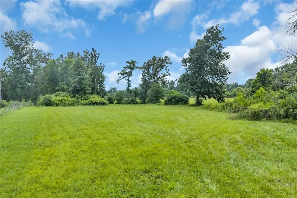 6126 Manchester Highway Morrison TN 37357