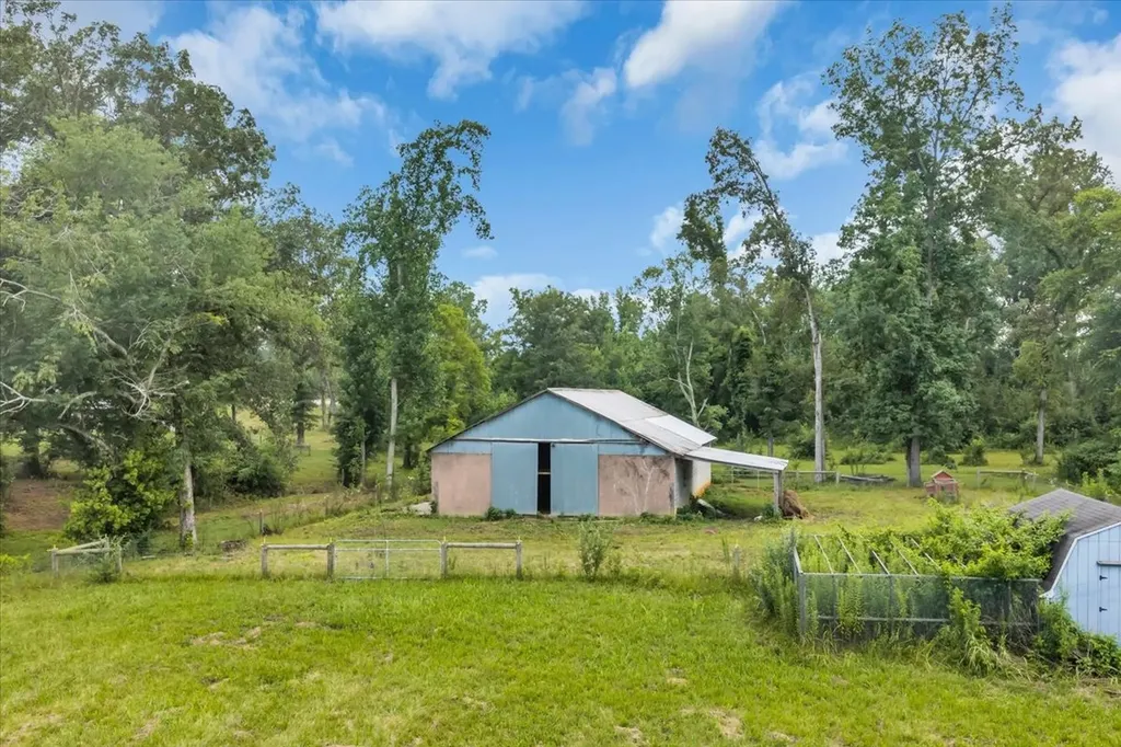 6126 Manchester Highway Morrison TN 37357