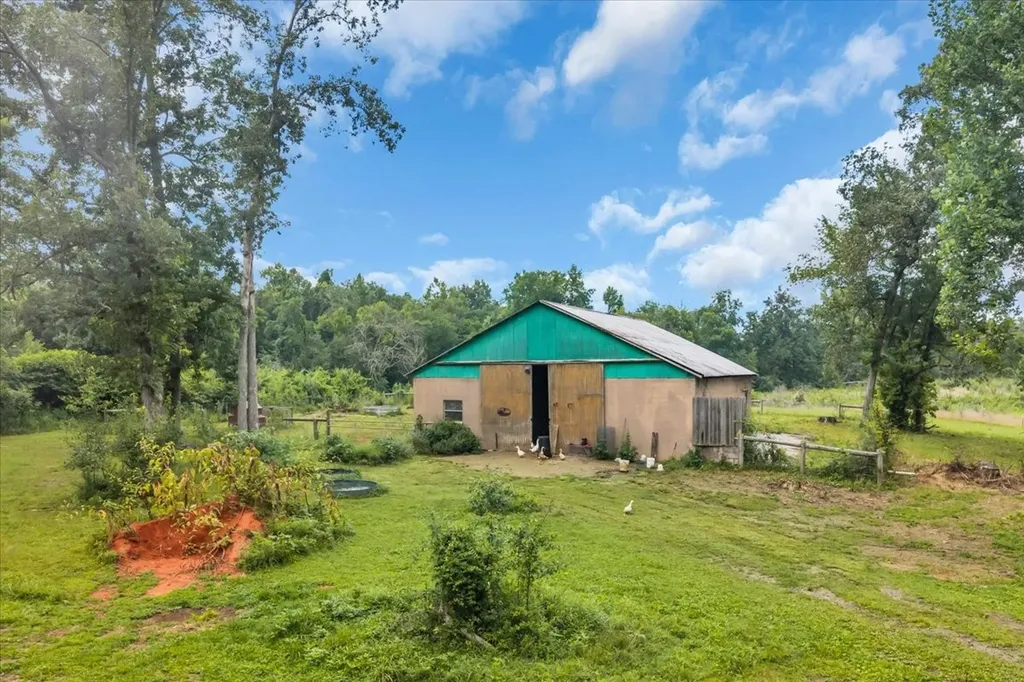 6126 Manchester Highway Morrison TN 37357