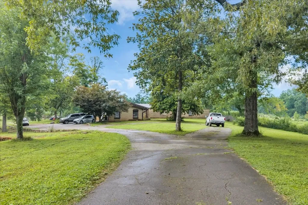 6126 Manchester Highway Morrison TN 37357