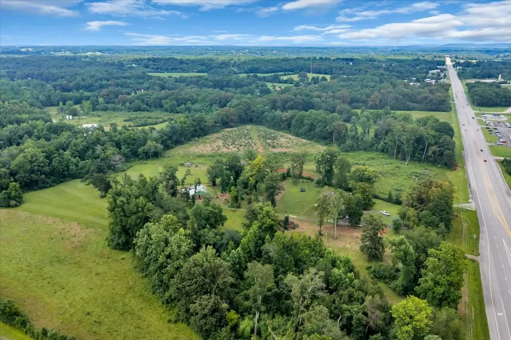 6126 Manchester Highway Morrison TN 37357