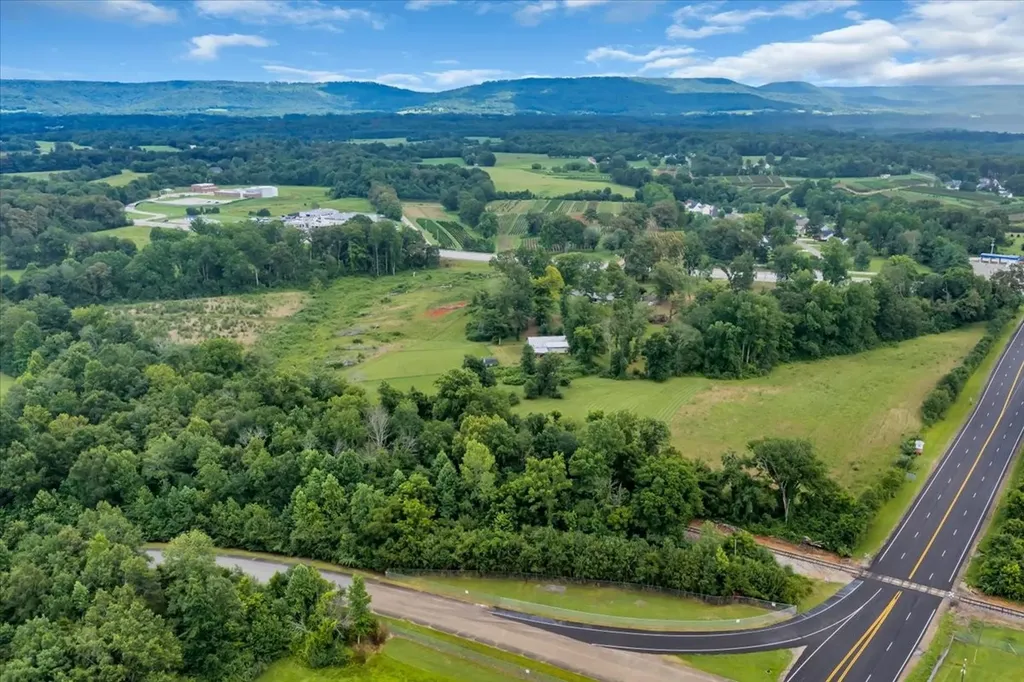 6126 Manchester Highway Morrison TN 37357