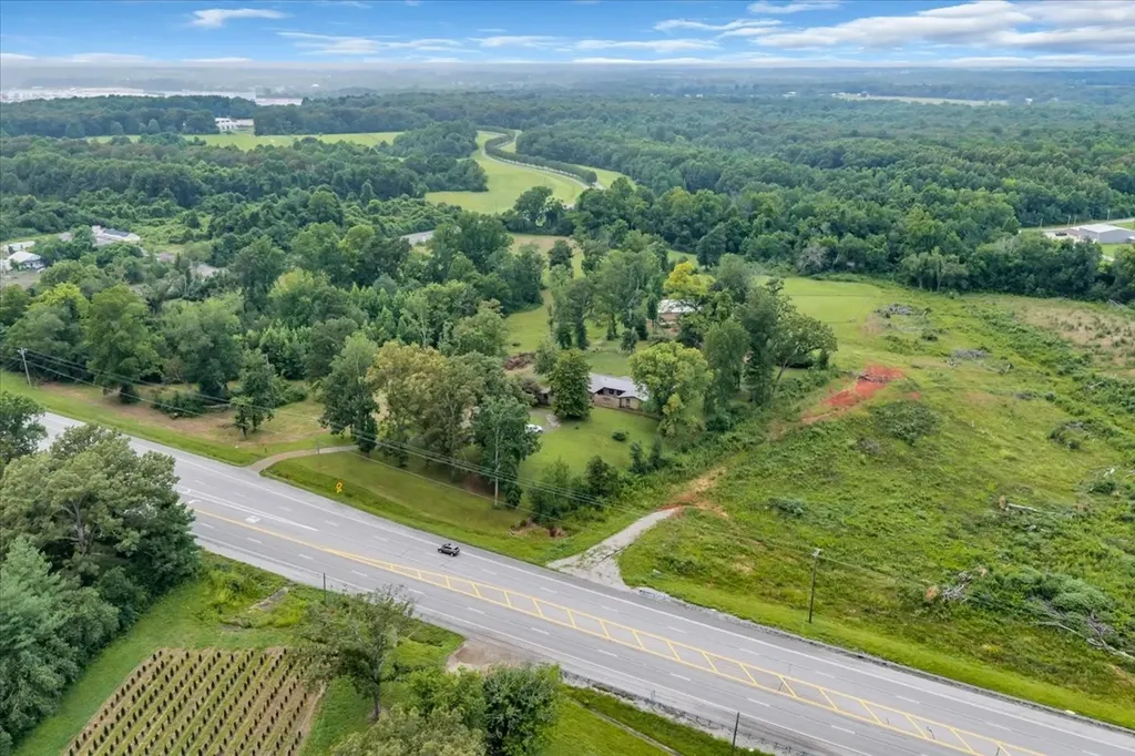 6126 Manchester Highway Morrison TN 37357