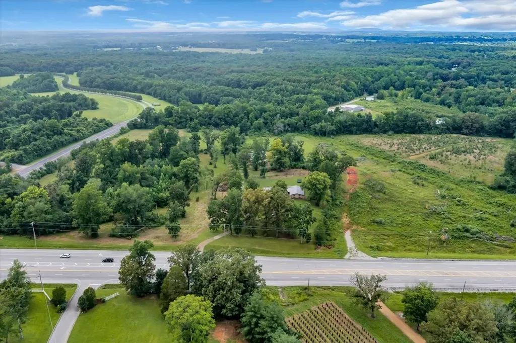 6126 Manchester Highway Morrison TN 37357