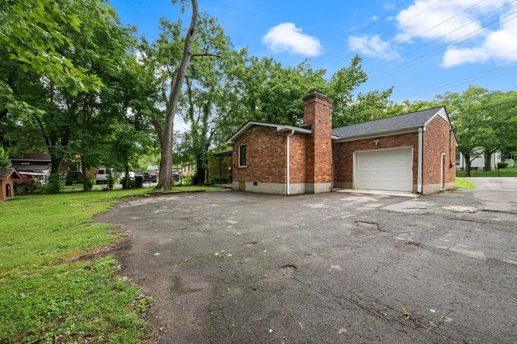 4981 Edmondson Pike Nashville TN 37211