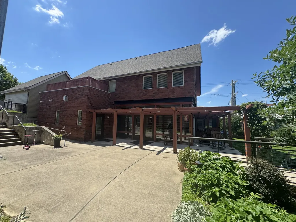 1325 5th Ave, N Nashville TN 37208