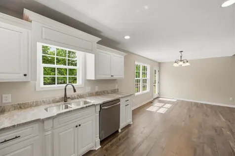 435 Old Huntingdon Lexington TN 38351