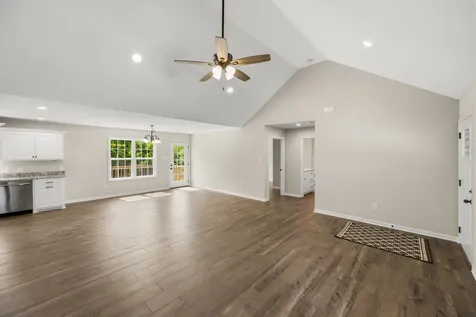 435 Old Huntingdon Lexington TN 38351